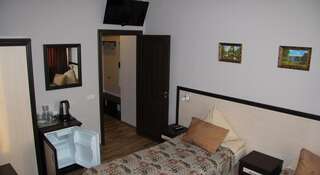 Гостевой дом Guesthouse na Wolodarke Наро-Фоминск Большой двухместный номер c 1 кроватью или 2 отдельными кроватями-1